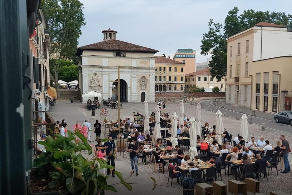 Storico Alloggio Fronte Piazza In Borgo Portello 帕多瓦 外观 照片